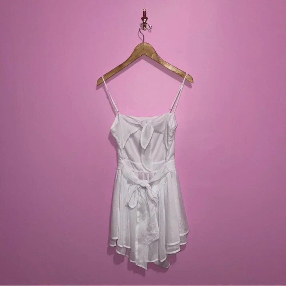 Lucy in the Sky Romper Women's Large White Shimmer Ruffle Hem Tie-Back‎ Dress